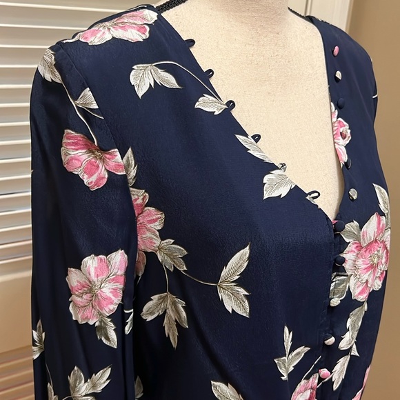 Cupcakes and Cashmere Jerome Blouse in Floral Navy and Pink, Size Medium - Picture 6 of 16